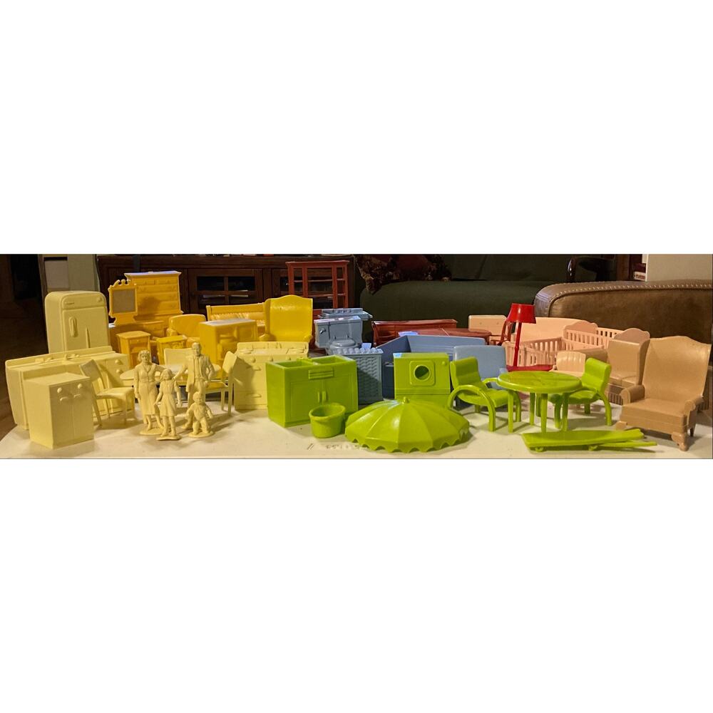 Lot of 49 Pieces of Vintage Doll House Furniture Plastic with Family Figures - Picture 5 of 9